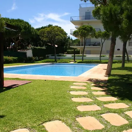 2 Bedrooms At Olhos De Agua 200 M Away From The With Shared Pool Garden And Wifi アパート