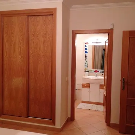 2 Bedrooms At Olhos De Agua 200 M Away From The With Shared Pool Garden And Wifi アパート オーリョス・デ・アーグァ